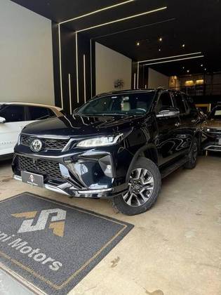 TOYOTA HILUX SW4 2.8 D-4D TURBO DIESEL DIAMOND 7L 4X4 AUTOMÁTICO